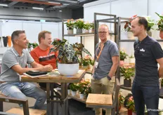 Mark Zijlstra van Royal FloraHolland en Alex Keijzer van Javado Plant kwamen op bezoek bij Harm-Jan Stolk van Stolk G4M Plants en Mike Rijnsburger van Stolk Brothers.